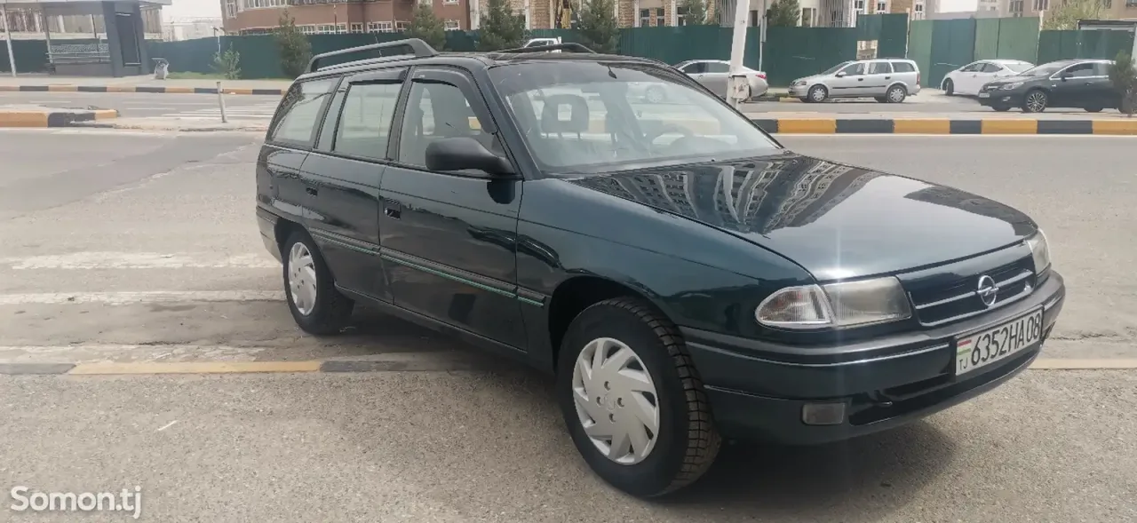 Opel Astra F 1994 · 1.6 MT