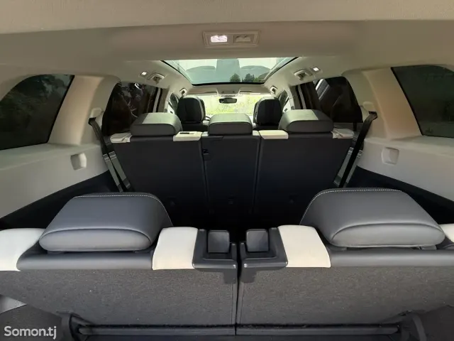 Volkswagen ID.6 2023 · AT