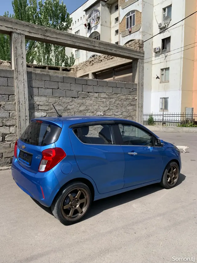 Chevrolet Spark 2016 · 1.0 AT