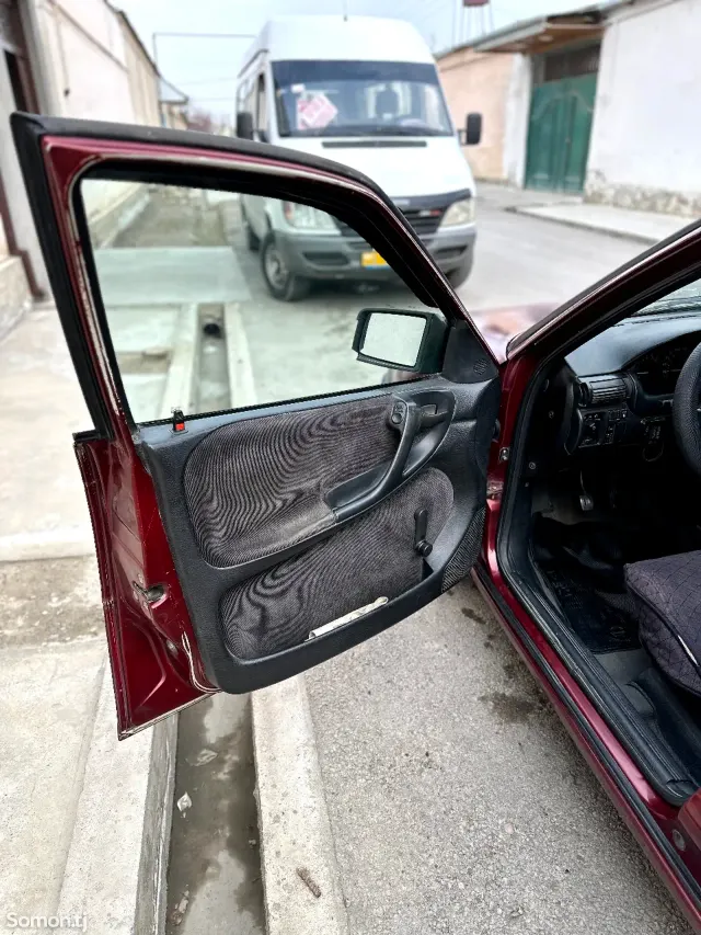 Opel Astra F 1993 · 1.6 MT