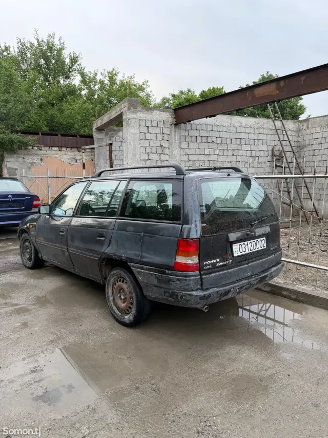 Opel Astra F 1993 · 1.6 MT