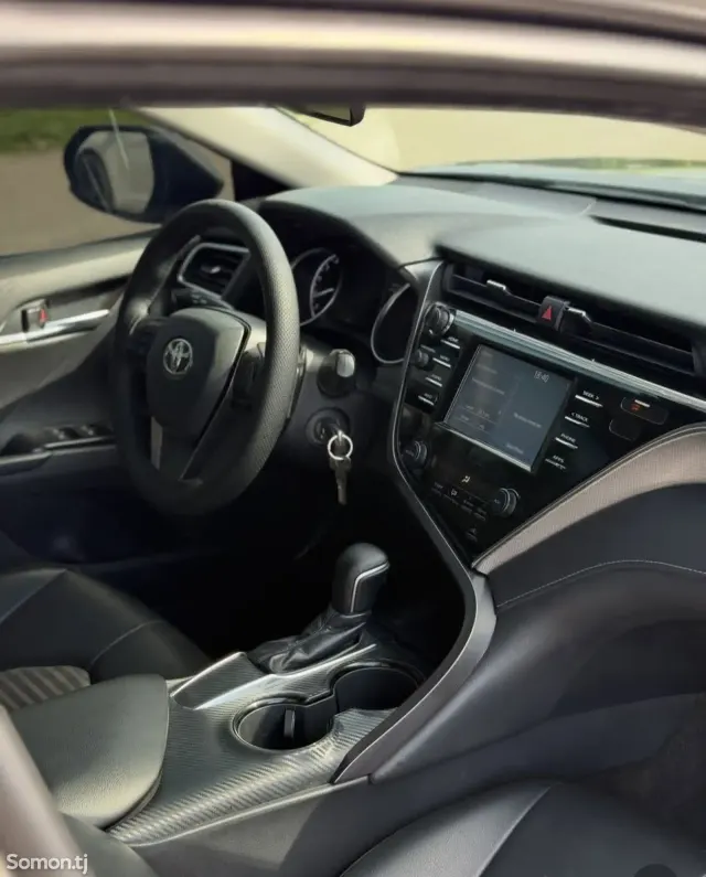 Toyota Camry 2018 · 2.5 AT