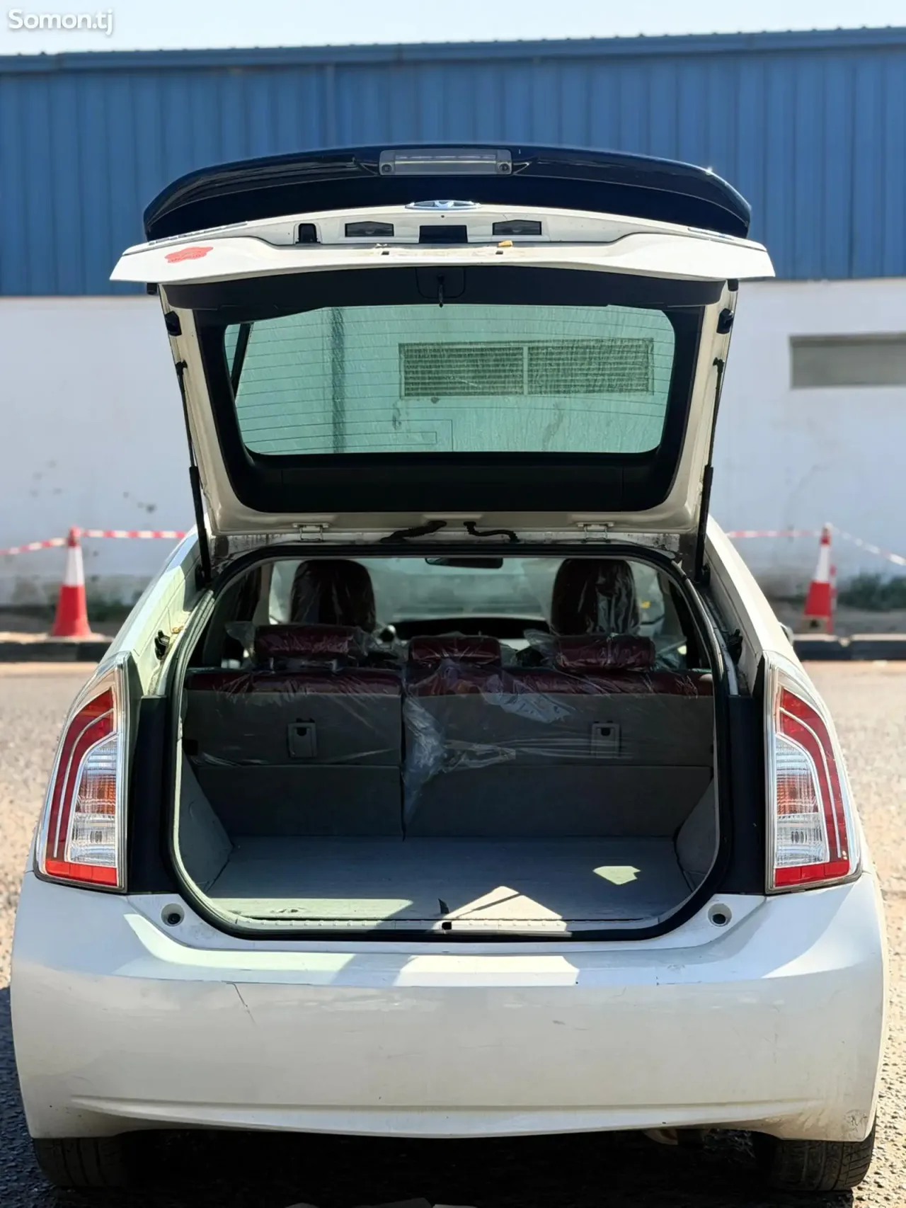 Toyota Prius 2015 · 1.8 AT