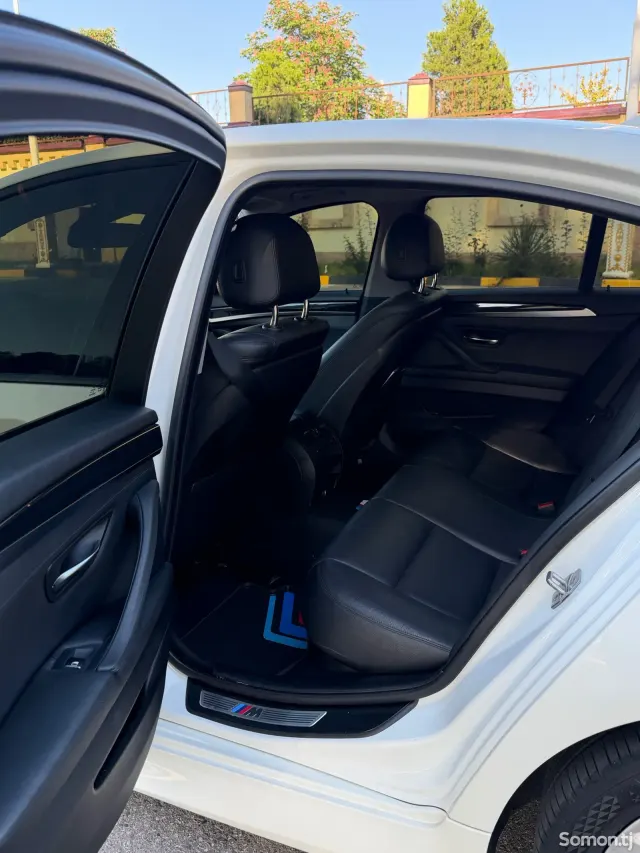 BMW 5 series 2016 · 2.0 AT