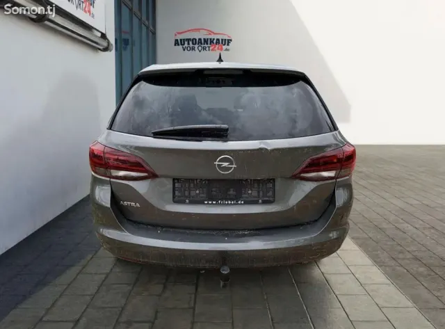 Opel Astra K 2020 · 1.2 MT