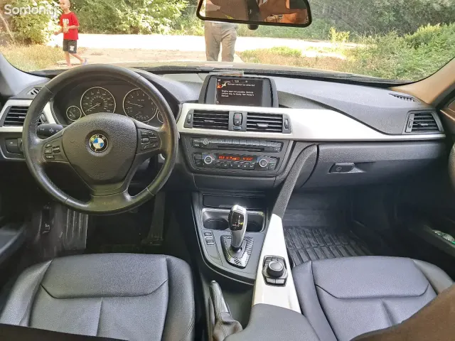 BMW 3 series 2015 · 2.0 AT