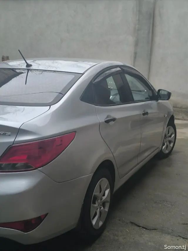 Hyundai Solaris 2016 · 1.4 MT