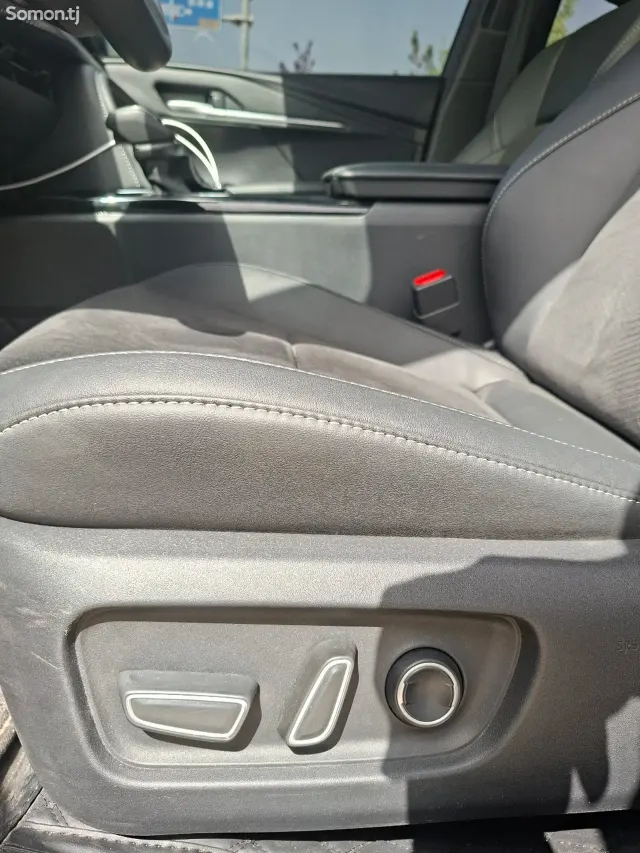 Toyota Camry 2025 · 2.0 AT