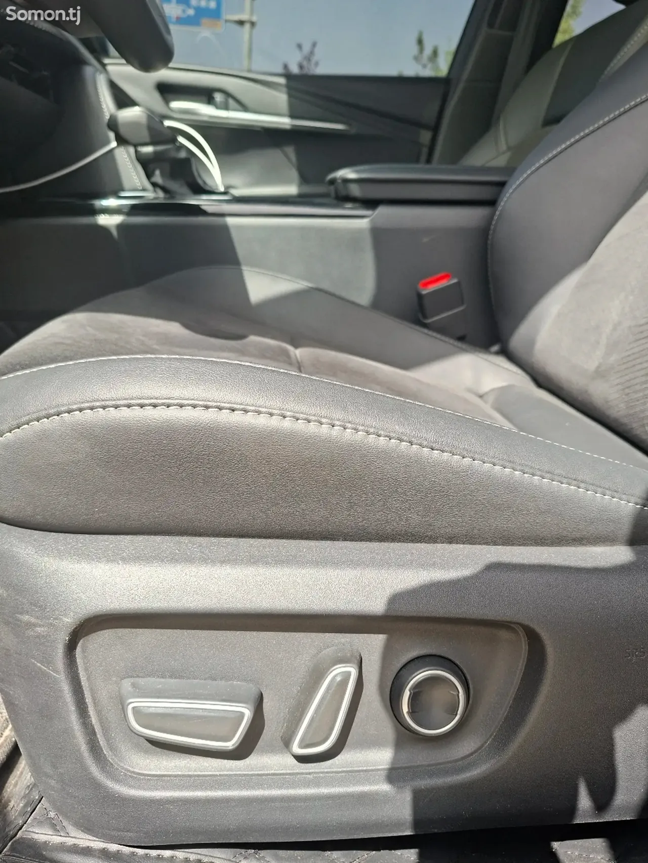 Toyota Camry 2025 · 2.0 AT