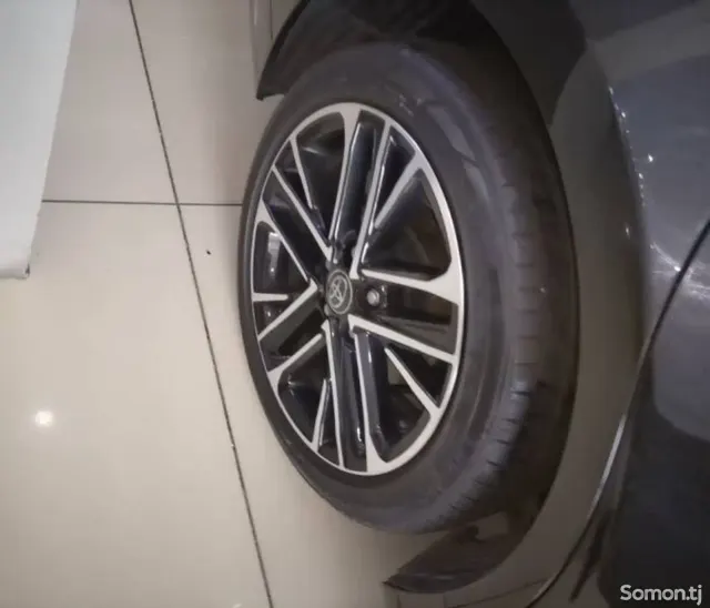 Toyota Camry 2025 · 2.0 AT