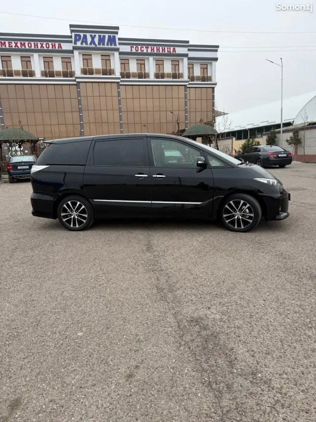 Toyota Estima 2014 · 2.4 AT