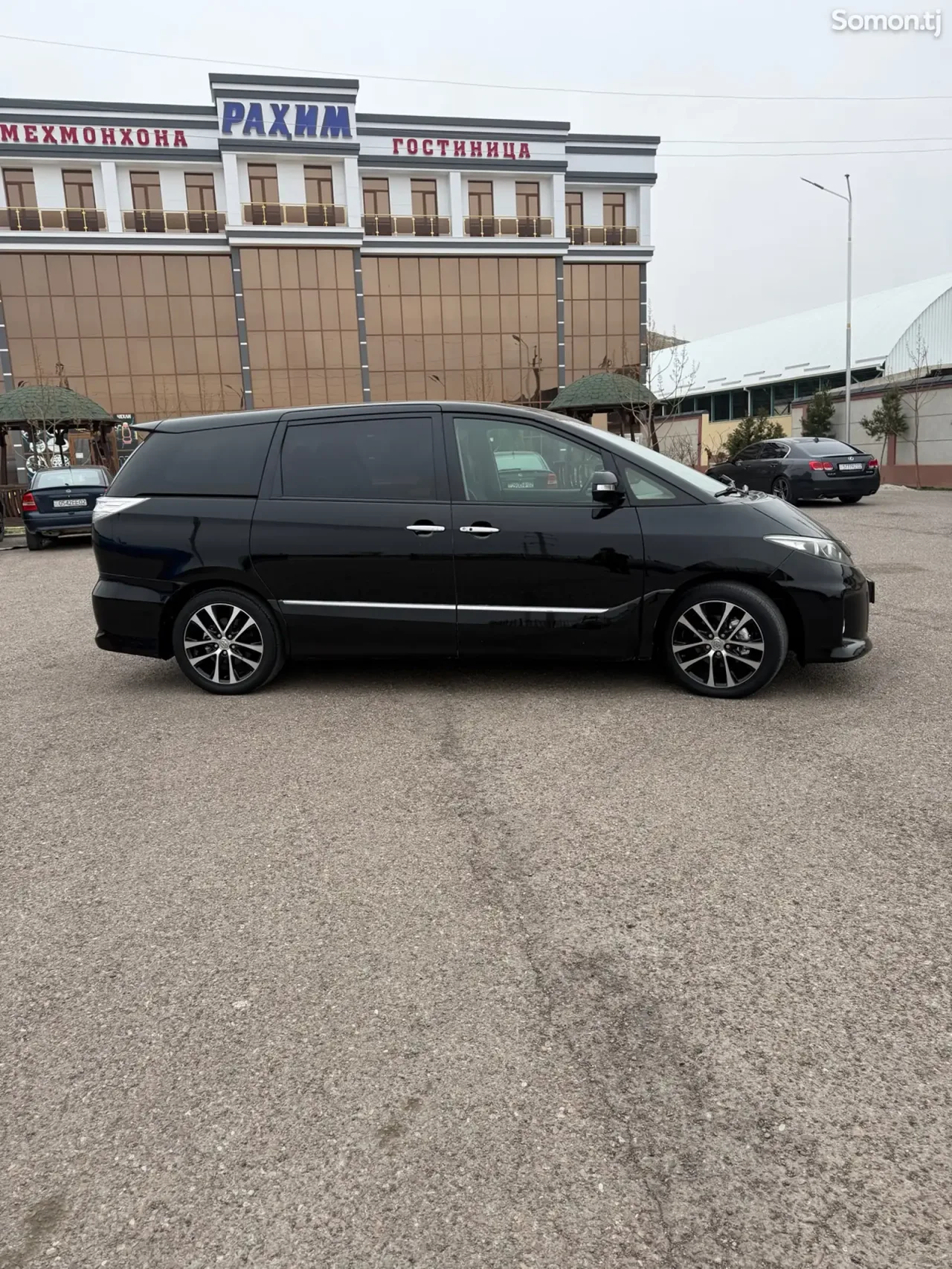 Toyota Estima 2014 · 2.4 AT