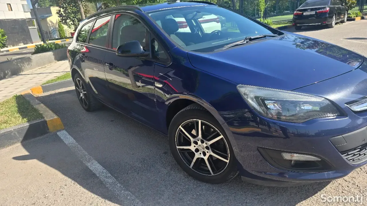 Opel Astra J 2014 · 1.6 MT