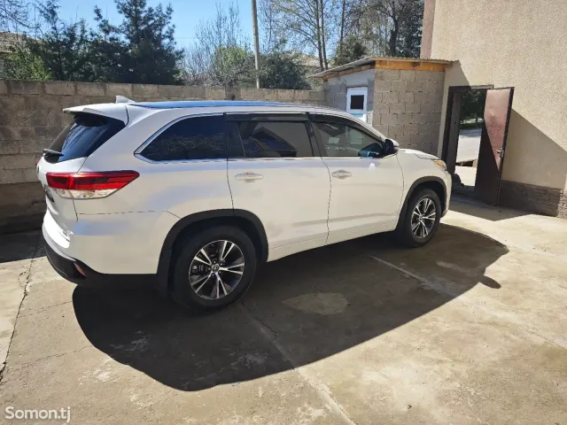 Toyota Highlander 2017 · 3.5 AT