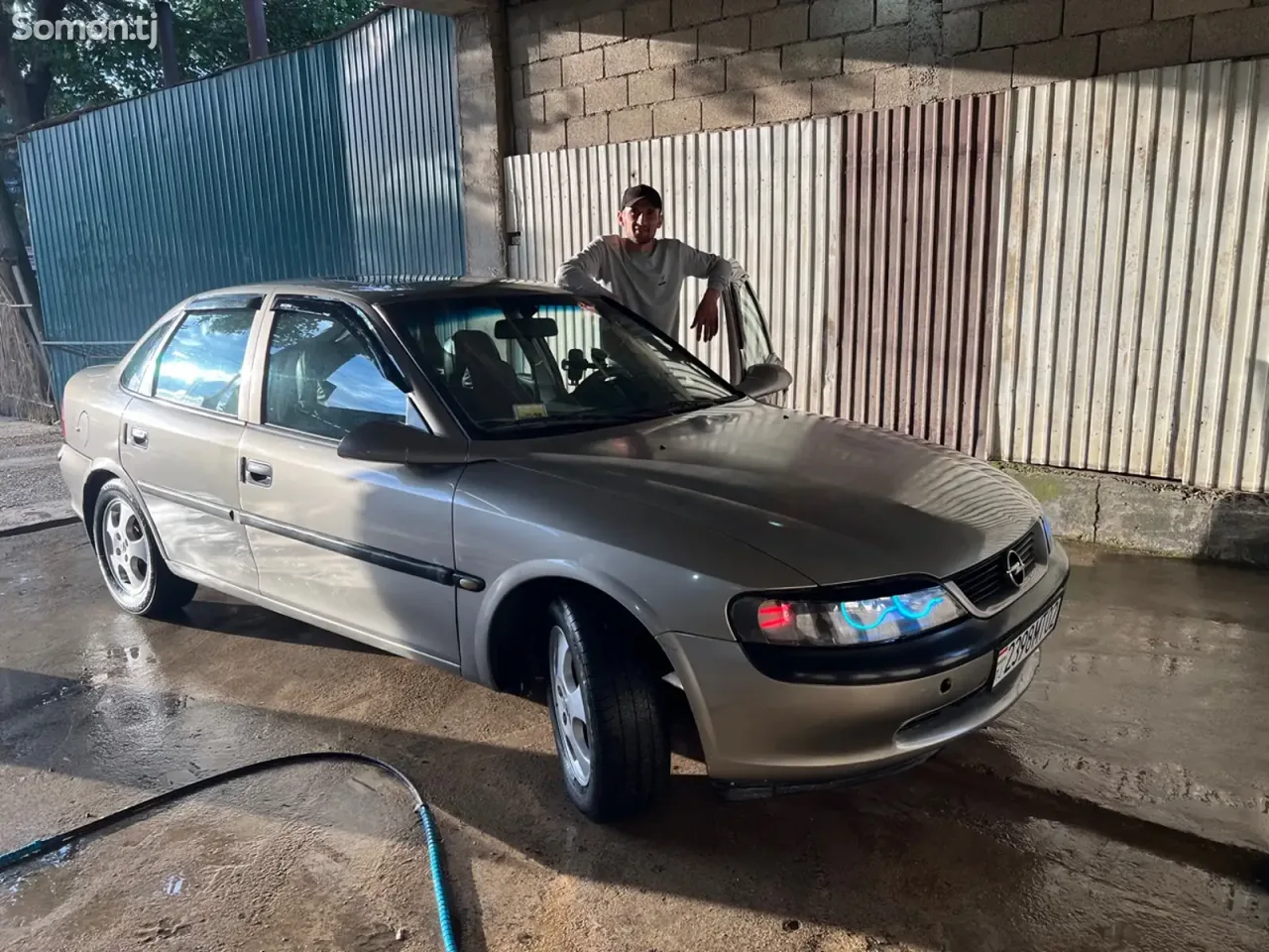 Opel Vectra B 1996 · 1.6 MT