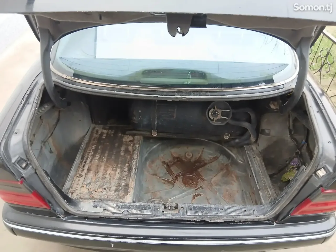 Mercedes-Benz E class 2000 · 2.0 AT