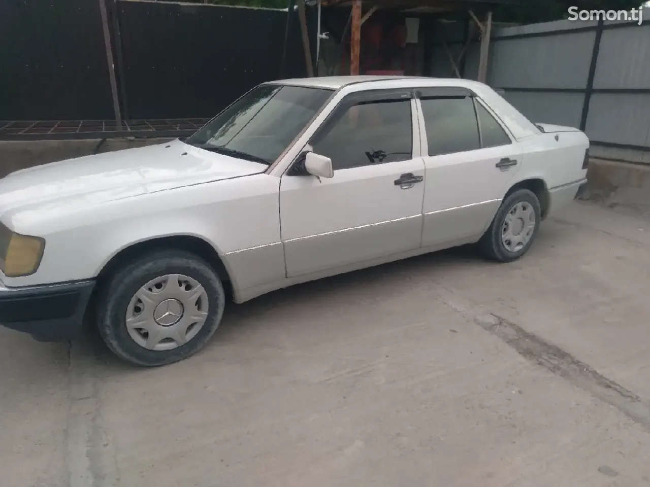 Mercedes-Benz W124 1991 · 2.0 MT