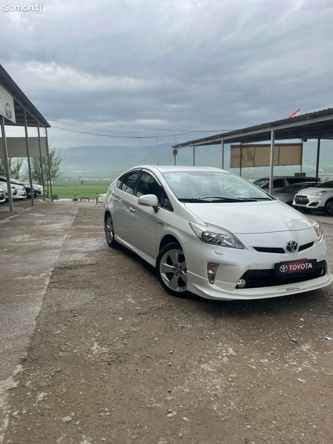 Toyota Prius 2014 · 1.8 AT