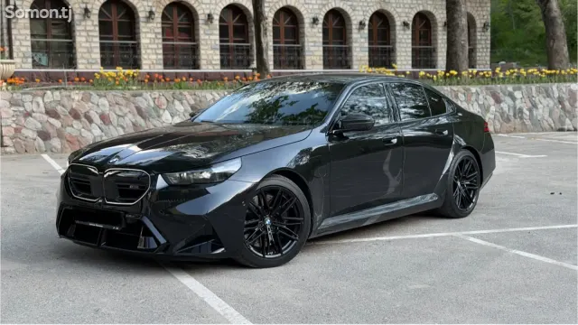 BMW M5 2025 · 4.4 AT