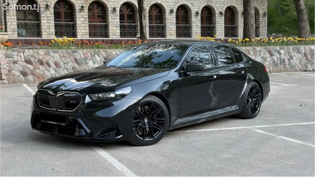 BMW M5 2025 · 4.4 AT