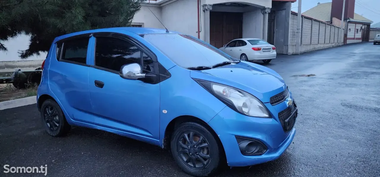 Chevrolet Spark 2014 · 1.0 AT