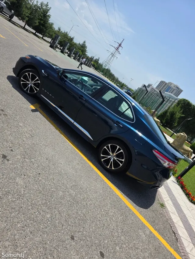 Toyota Camry 2018 · 2.5 AT