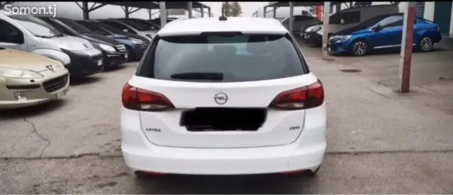 Opel Astra K 2018 · 1.6 MT