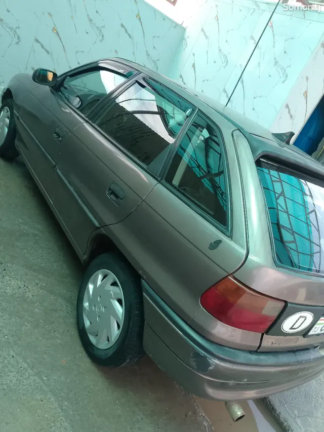 Opel Astra F 1996 · 1.6 MT