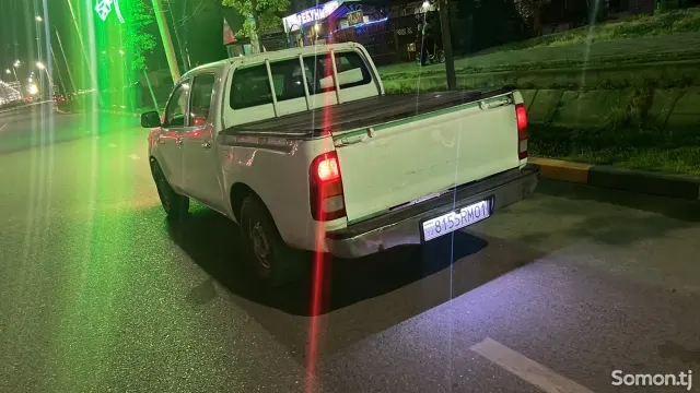 Toyota Hilux 2008 · 2.0 MT