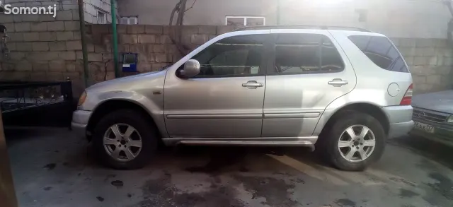 Mercedes-Benz ML class 1999 · 2.2 MT