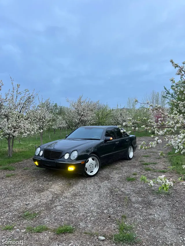 Mercedes-Benz E class 2001 · 4.3 AT