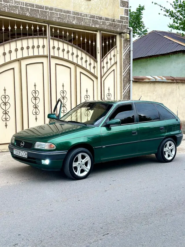 Opel Astra F 1997 · 1.6 MT