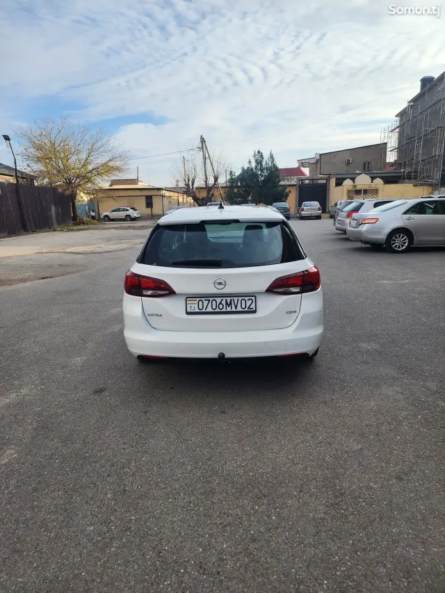 Opel Astra K 2019 · 1.6 MT