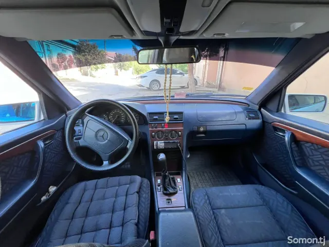 Mercedes-Benz CE class 1995 · 1.8 MT