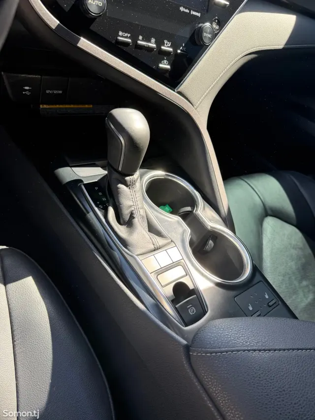 Toyota Camry 2018 · 3.5 AT