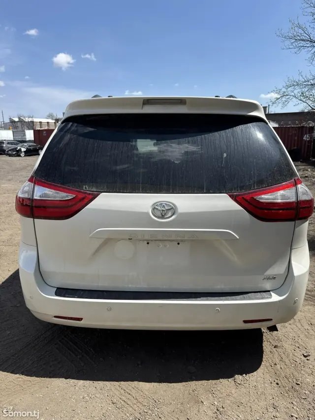 Toyota Sienna 2015 · 3.5 AT