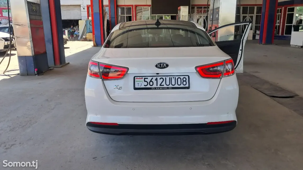 Kia K5 2015 · 2.0 AT