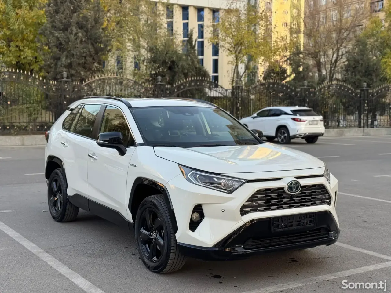 Toyota RAV 4 2021 · 2.5 AT