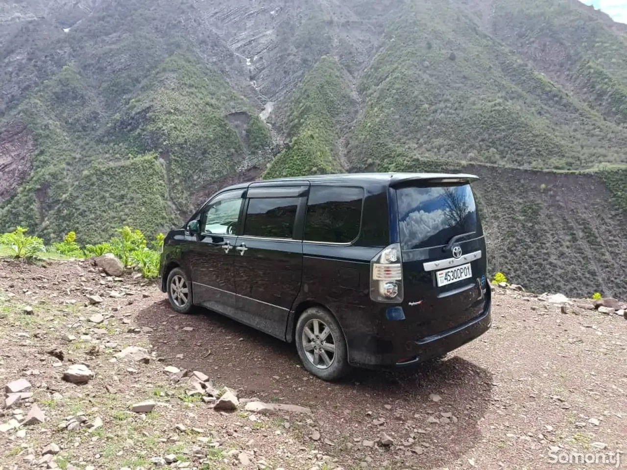 Toyota Voxy 2010 · 2.4 AT