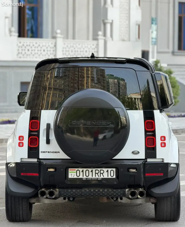 Land Rover Defender 2021 · 3.0 AT