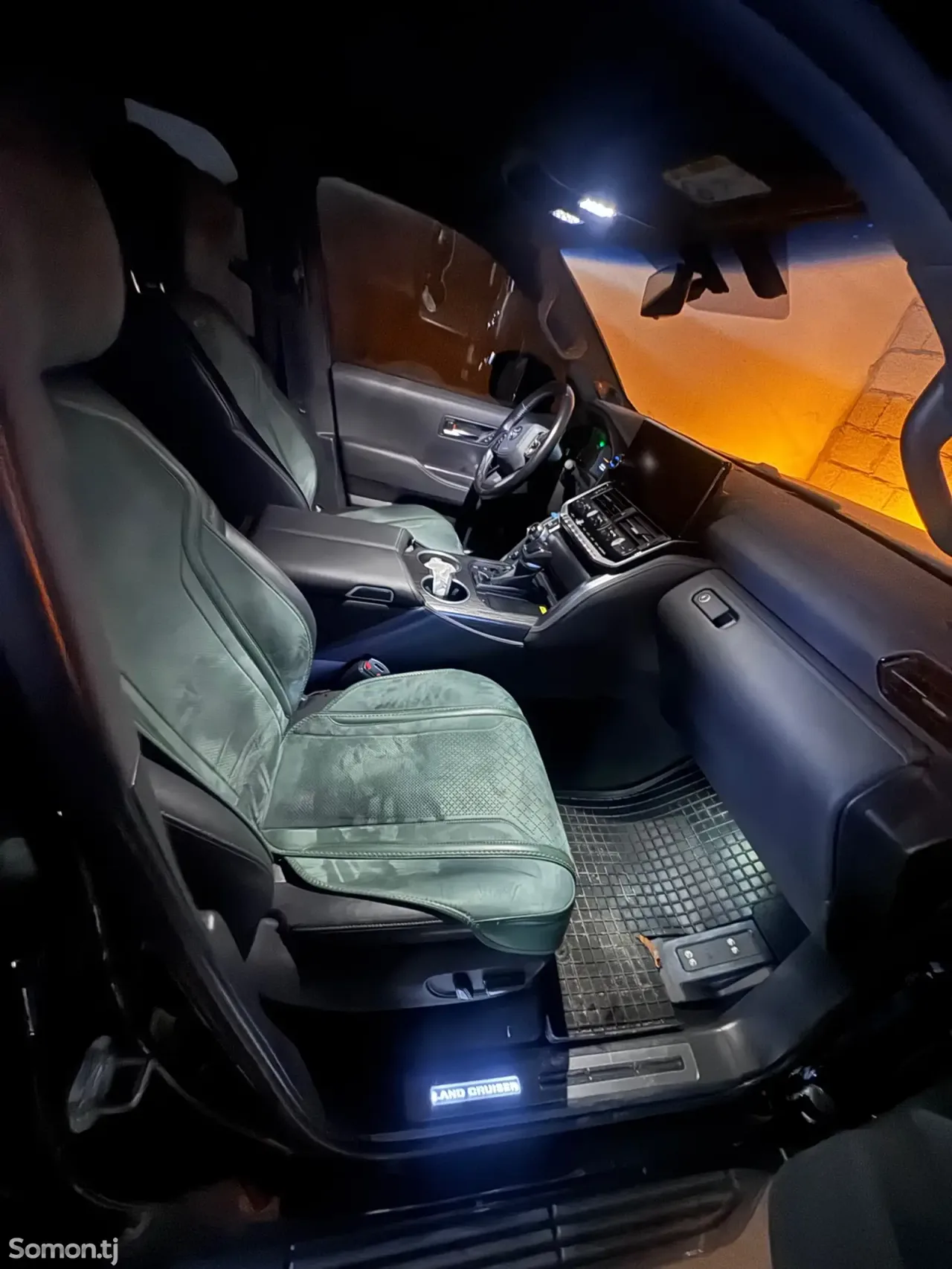 Toyota Land Cruiser 2022 · 3.5 AT