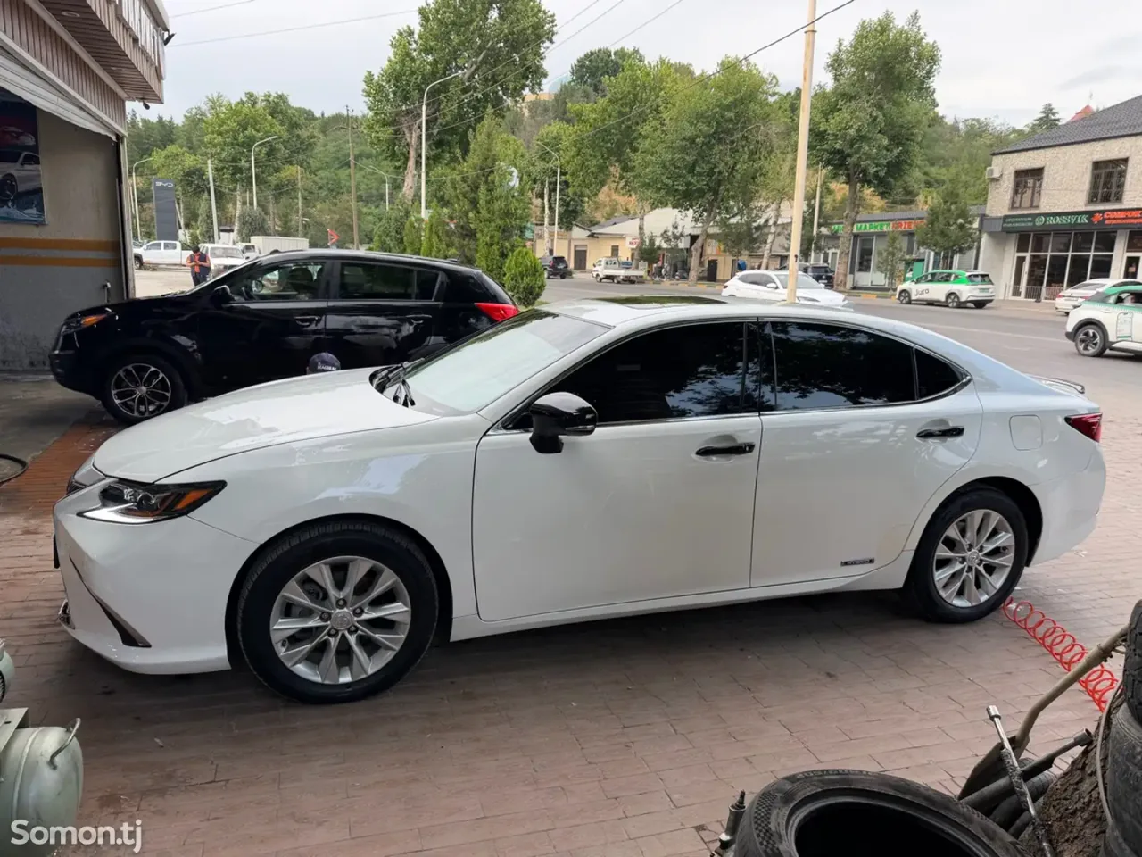 Lexus ES series 2014 · 2.5 AT