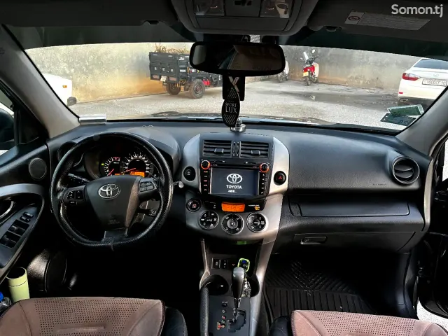 Toyota RAV 4 2012 · 2.0 AT