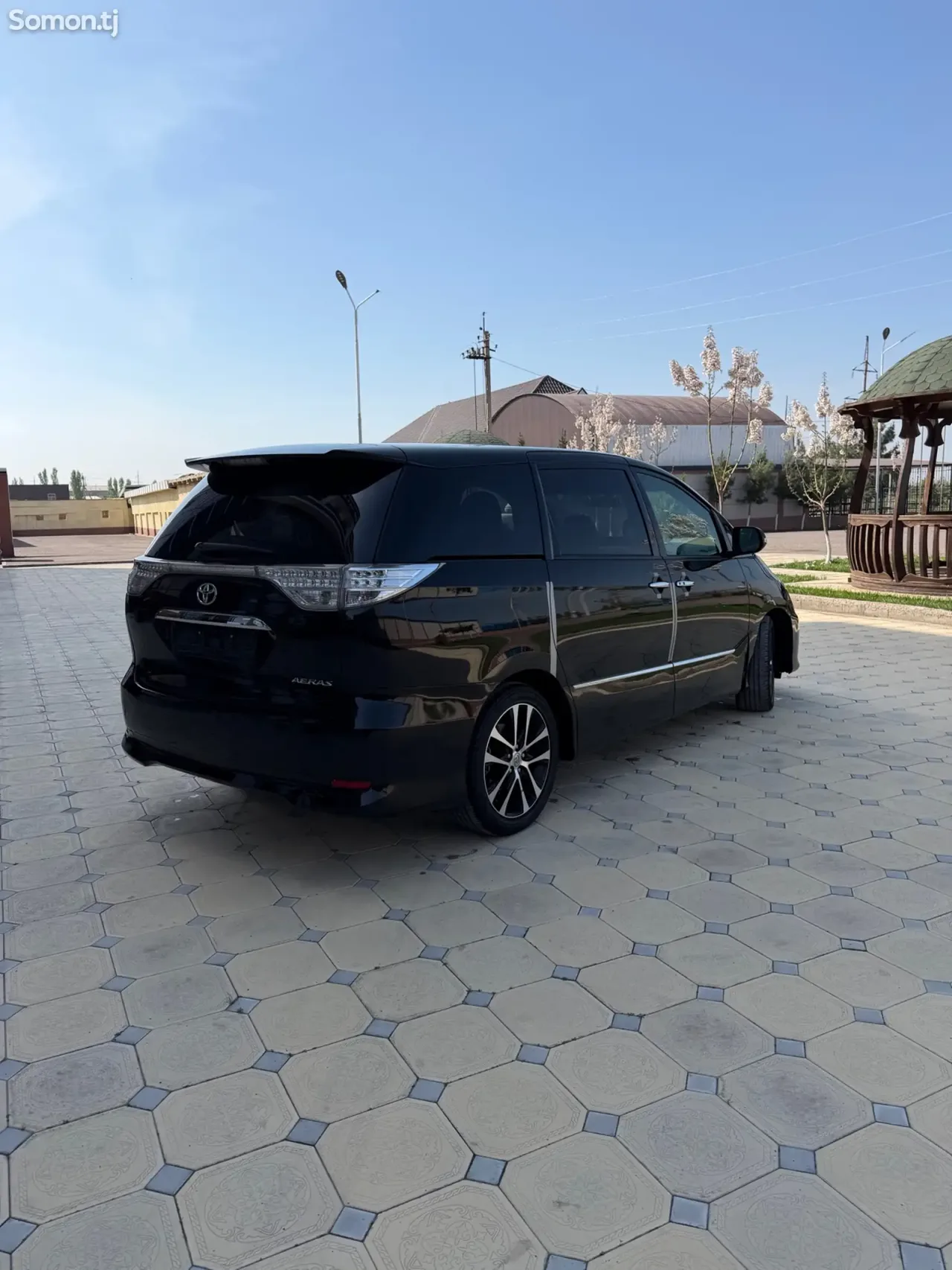 Toyota Estima 2014 · 2.4 AT