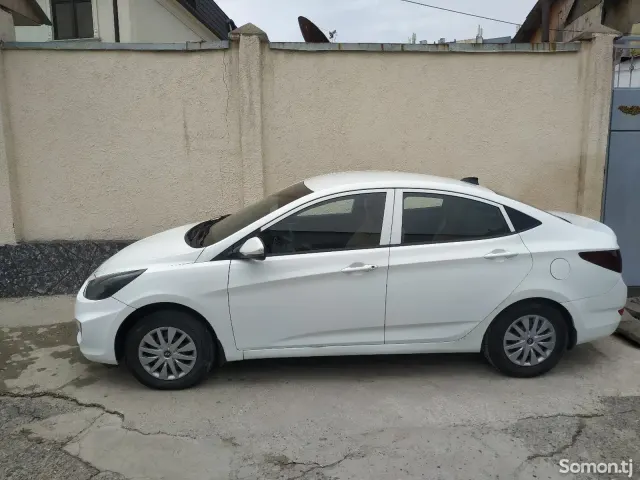 Hyundai Accent 2012 · 1.6 AT