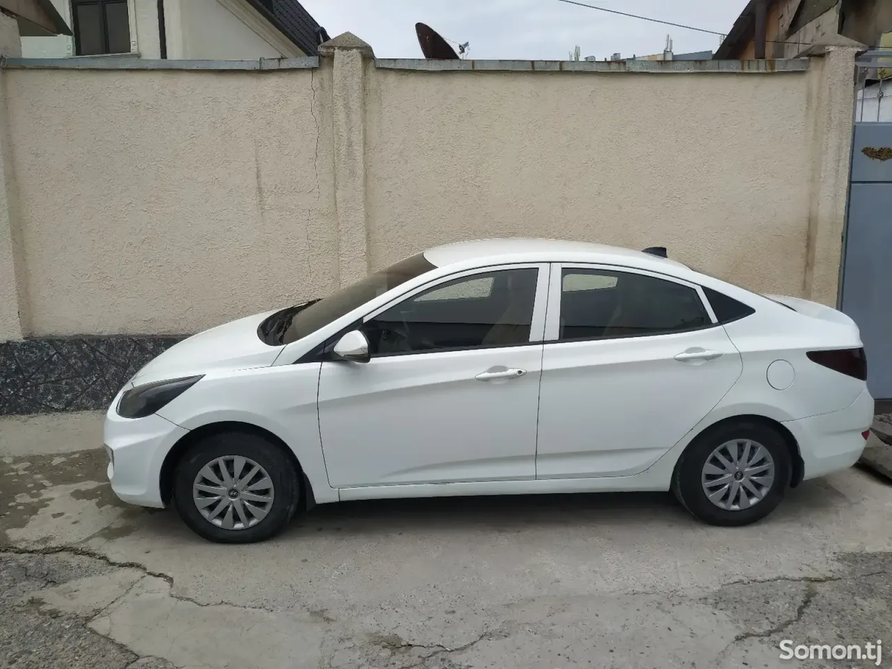 Hyundai Accent 2012 · 1.6 AT