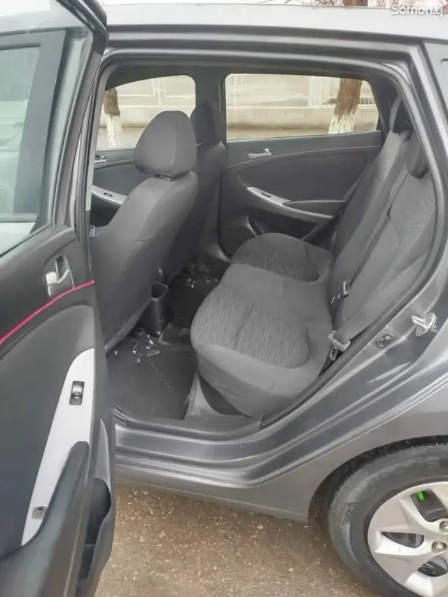 Hyundai Solaris 2016 · 1.6 MT