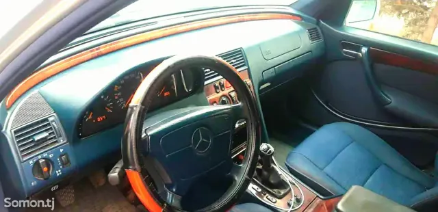 Mercedes-Benz C class 1997 · 2.2 MT