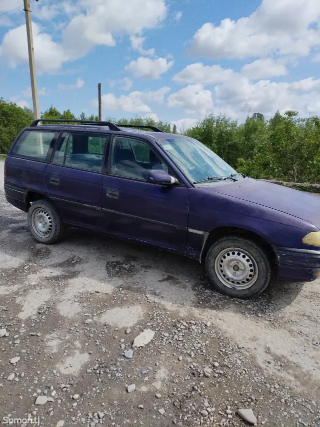 Opel Astra F 1995 · 1.6 MT