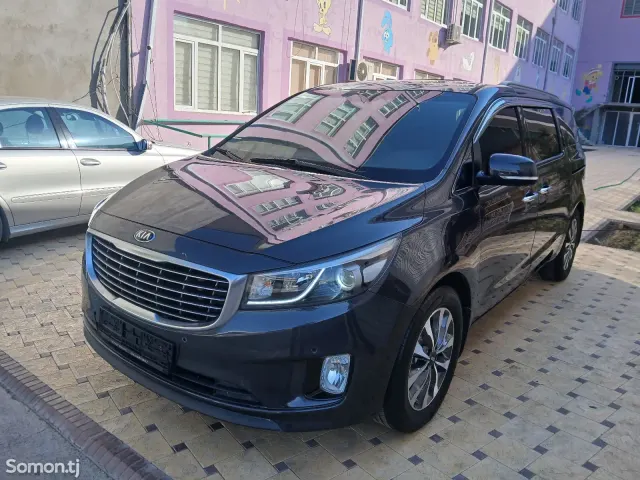 Kia Carnival 2015 · 2.2 AT